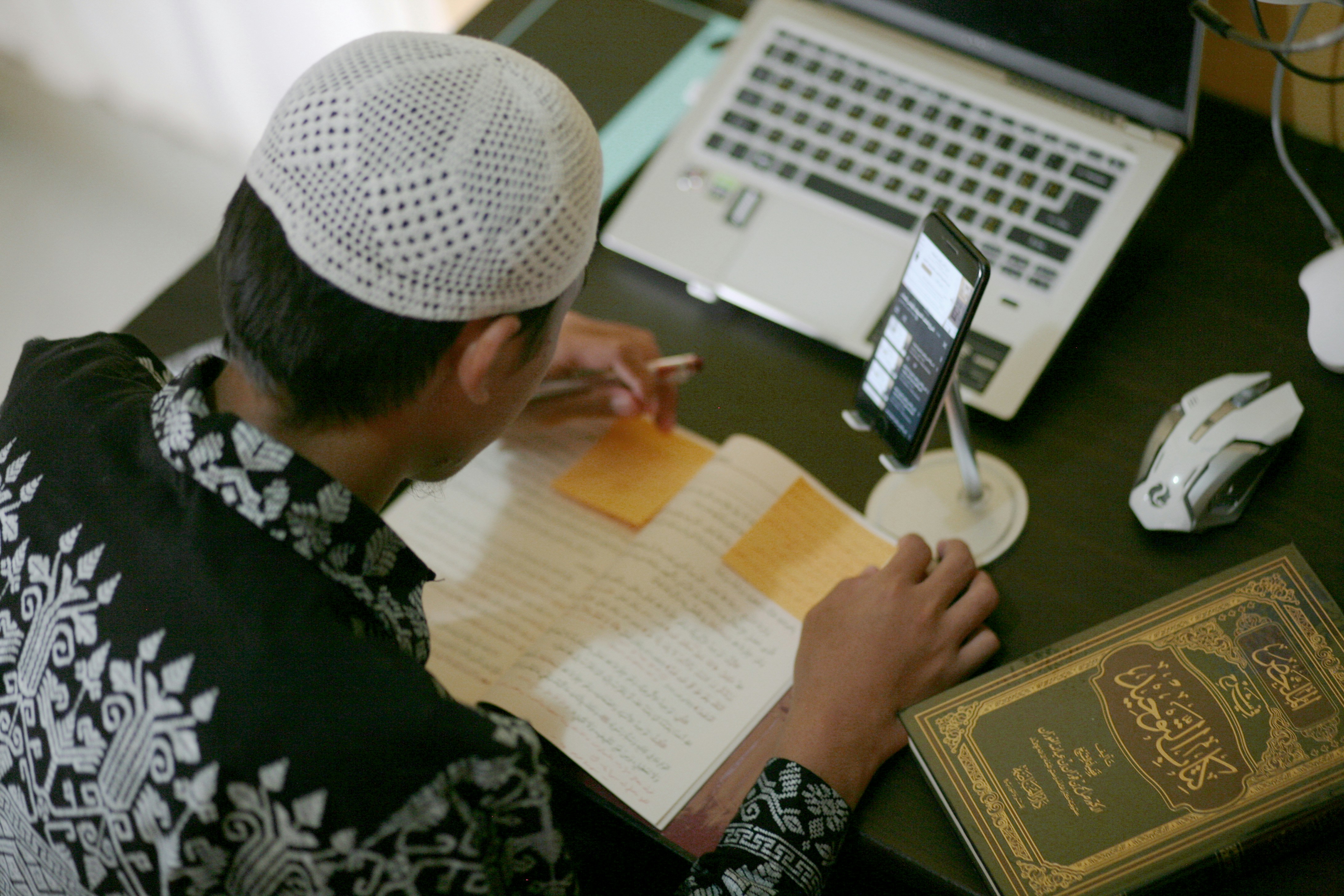 student studying while watching a lecture online